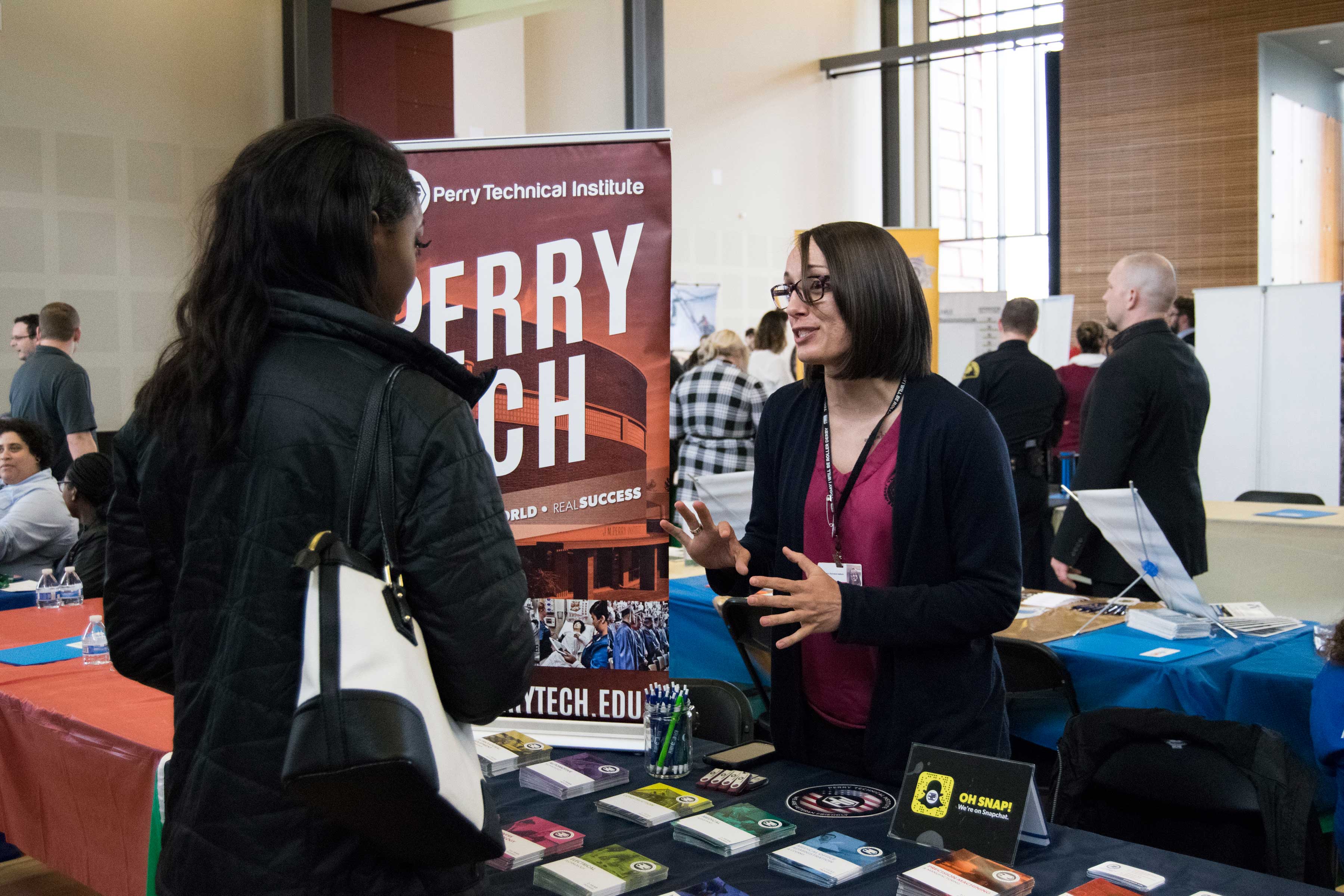 Student talking to a college rep